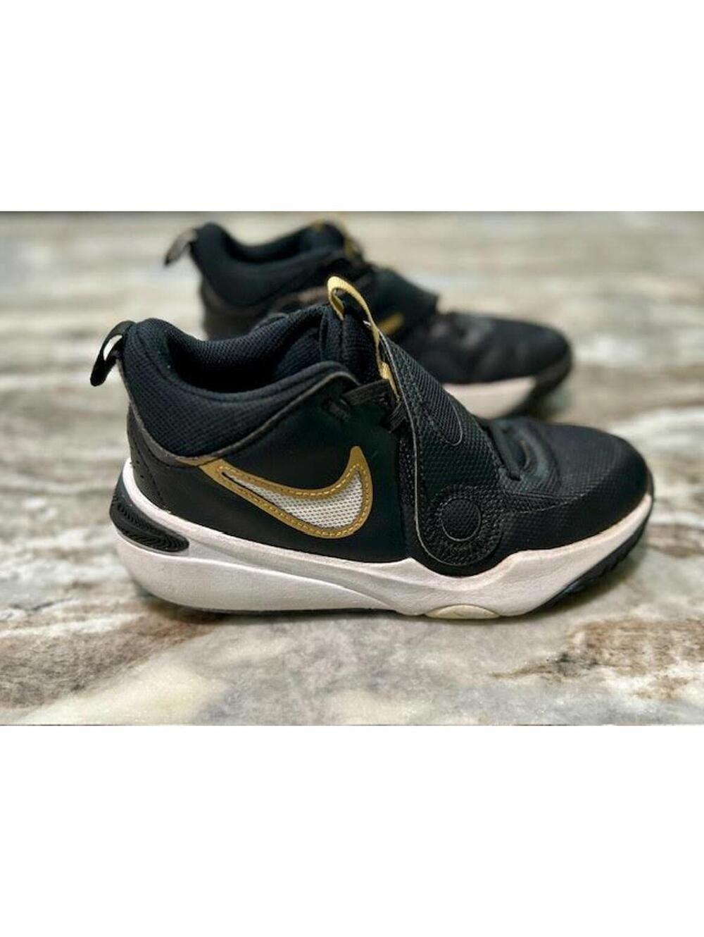 Nike Team Hustle D 11 Big Kids Size 4Y GUC Boys Back to School